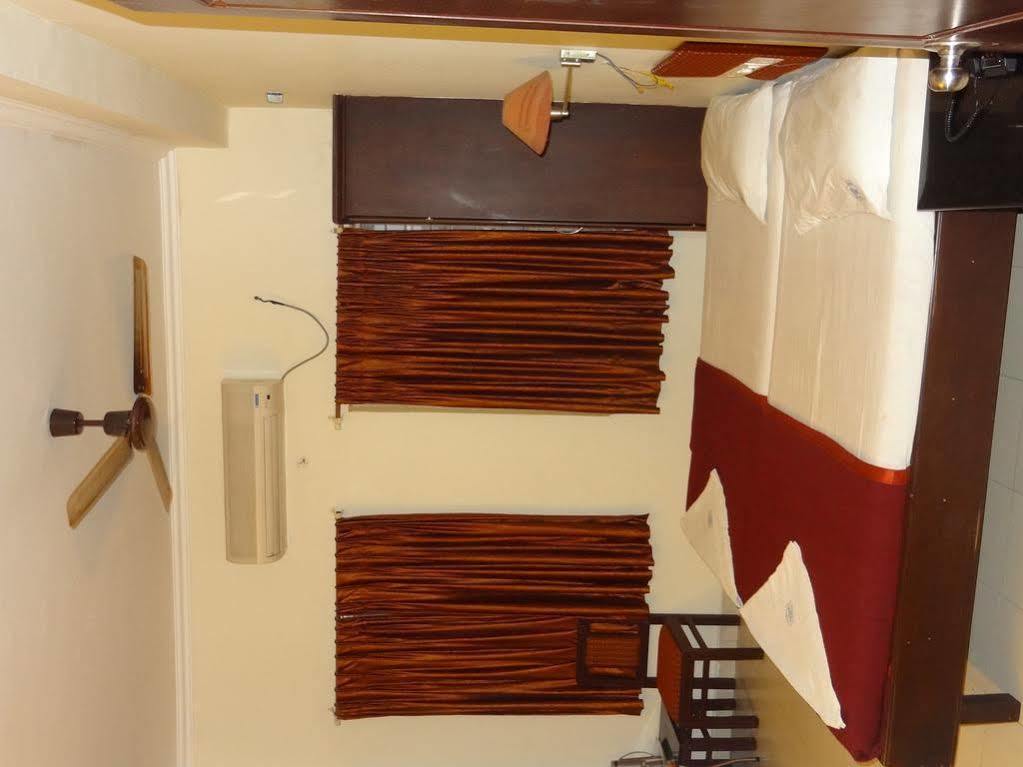 Mjm Plaza Kochi Exterior foto